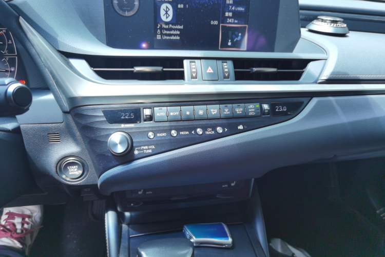 Used Lexus ES 2020 200 Excellence Edition Audio And AC Panel