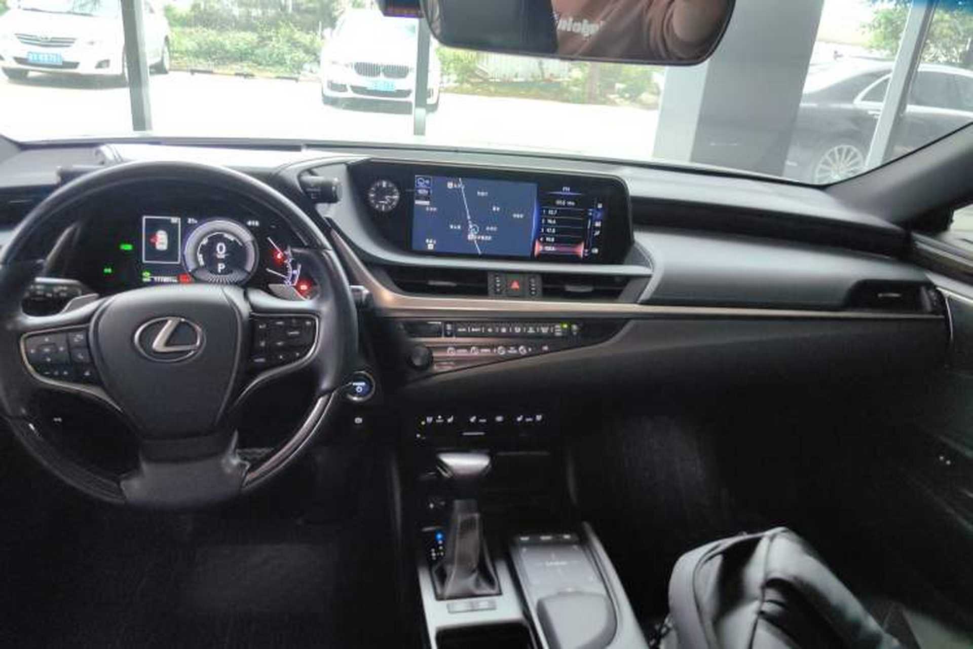 Used Lexus ES 2020 300h Executive Edition Audio And AC Panel