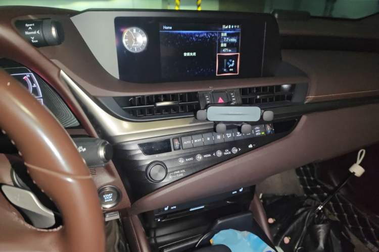 Used Lexus ES 2020 200 Excellence Edition Audio And AC Panel