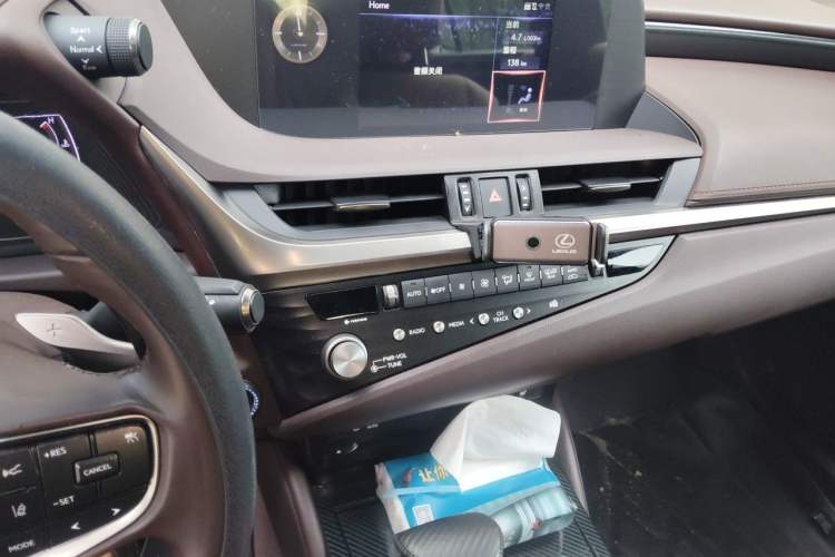 Used Lexus ES 2020 300h Premier Edition Audio And AC Panel
