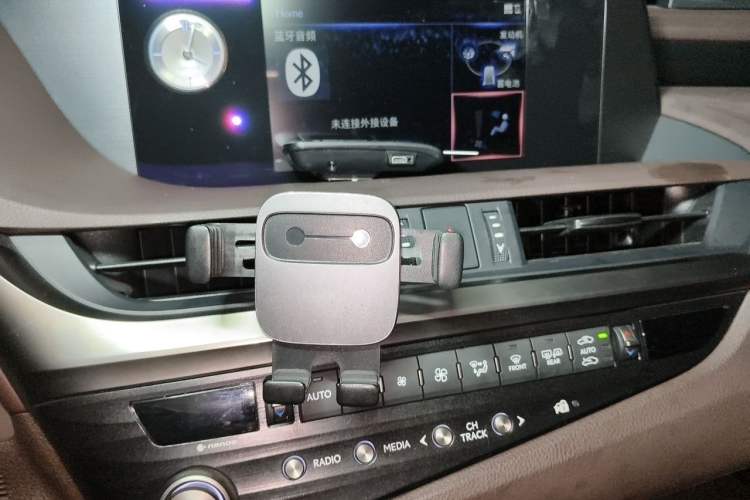 Used Lexus ES 2020 300h Premier Edition Audio And AC Panel