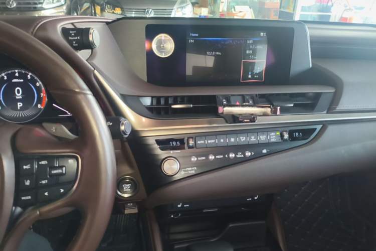 Used Lexus ES 2020 200 Excellence Edition Audio And AC Panel