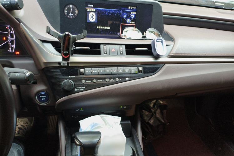Used Lexus ES 2020 300h Premier Edition Audio And AC Panel