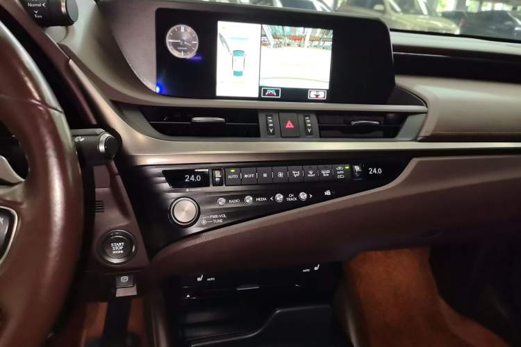 Used Lexus ES 2020 200 Excellence Edition Audio And AC Panel