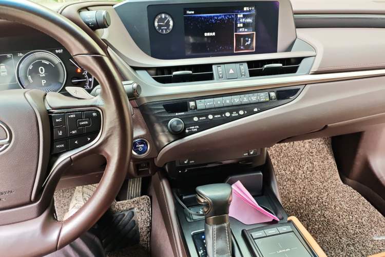 Used Lexus ES 2020 300h Premier Edition Audio And AC Panel