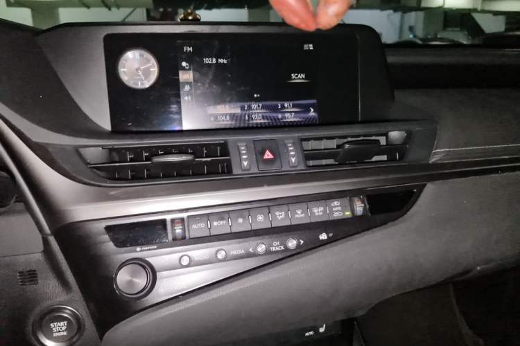 Used Lexus ES 2020 200 Excellence Edition Audio And AC Panel