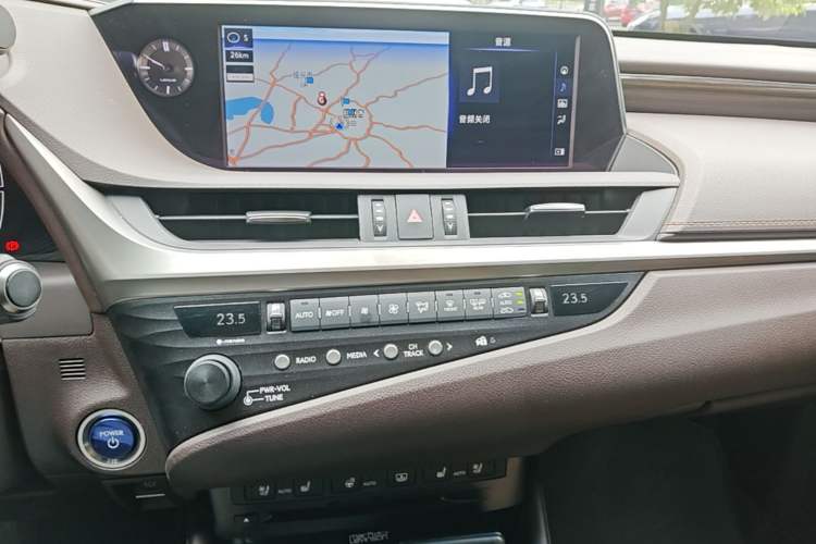 Used Lexus ES 2020 300h Executive Edition Audio And AC Panel