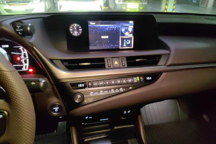 Used Lexus ES 2020 300h Premier Edition Audio And AC Panel