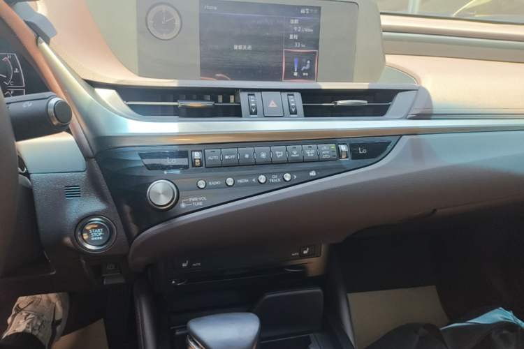 Used Lexus ES 2020 200 Excellence Edition Audio And AC Panel
