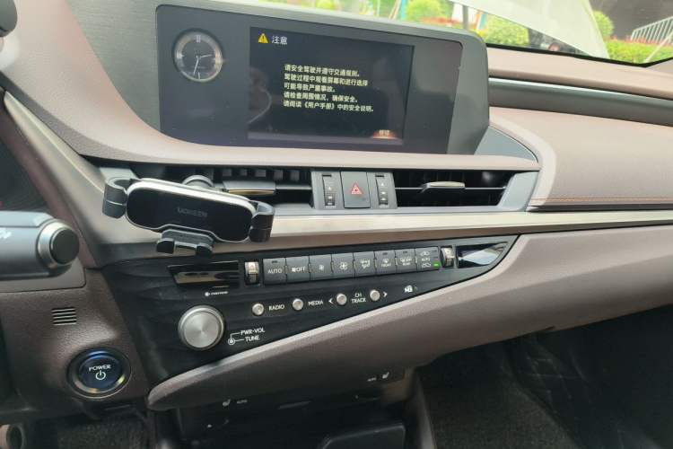Used Lexus ES 2020 300h Premier Edition Audio And AC Panel