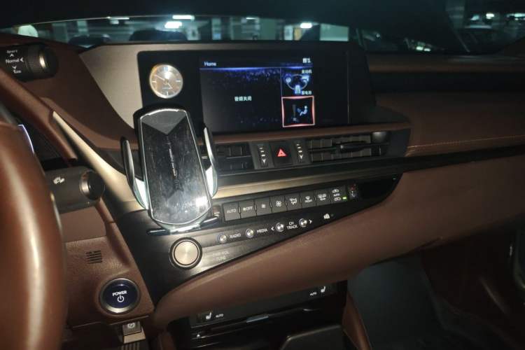 Used Lexus ES 2020 300h Premier Edition Audio And AC Panel