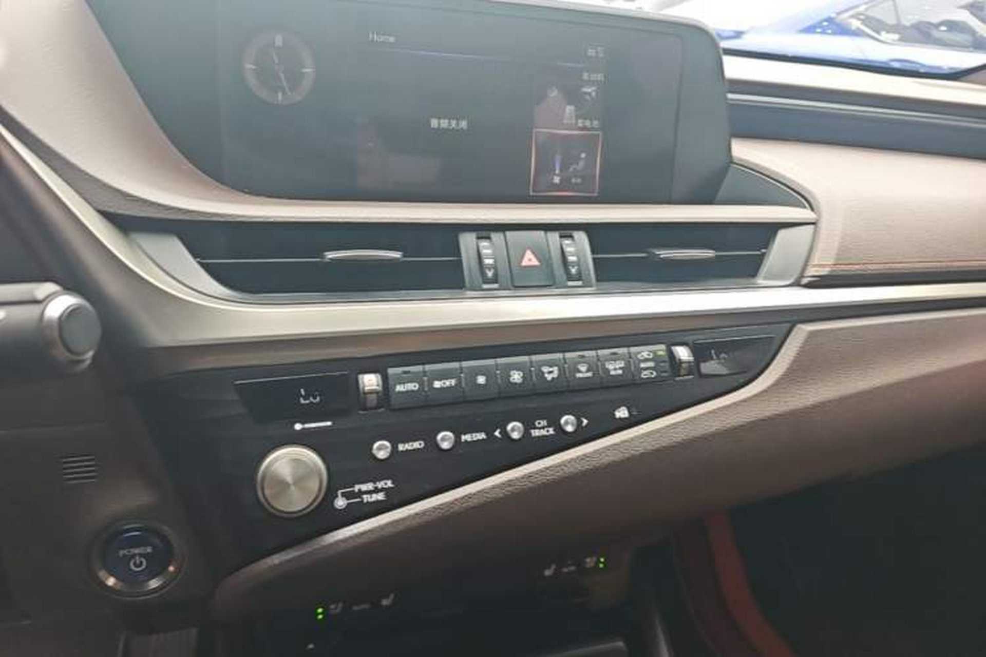 Used Lexus ES 2020 300h Deluxe Edition Audio And AC Panel