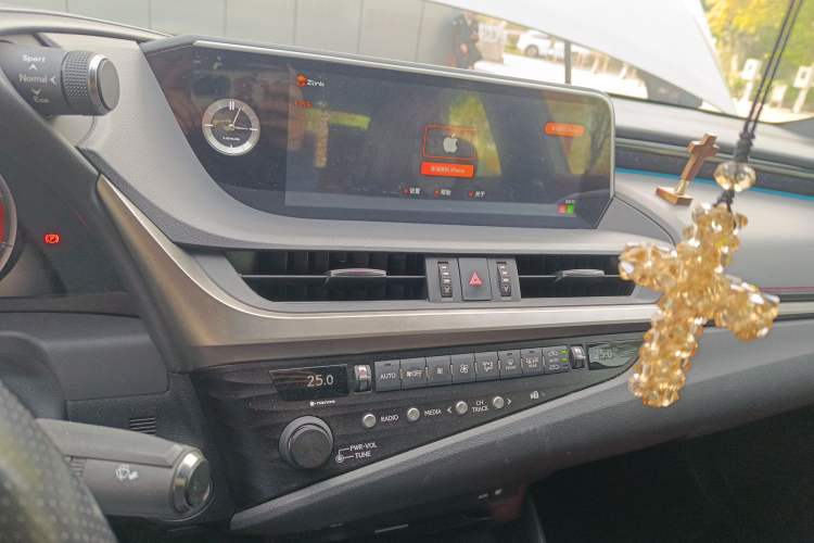 Used Lexus ES 2020 260 F SPORT Audio And AC Panel