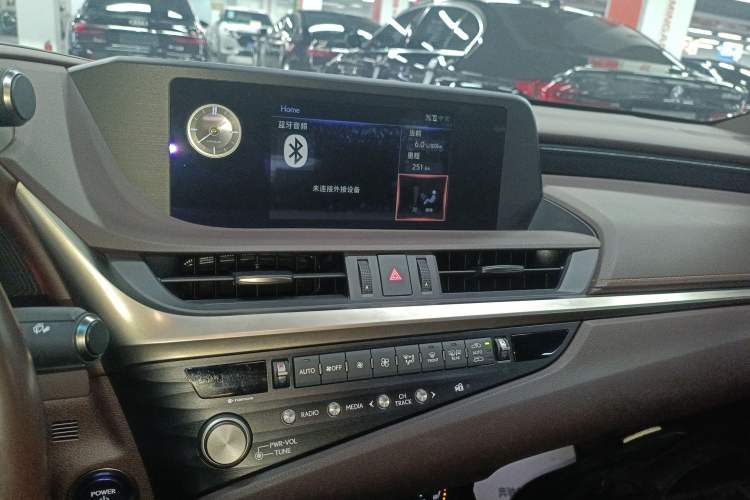 Used Lexus ES 2020 300h Premier Edition Audio And AC Panel