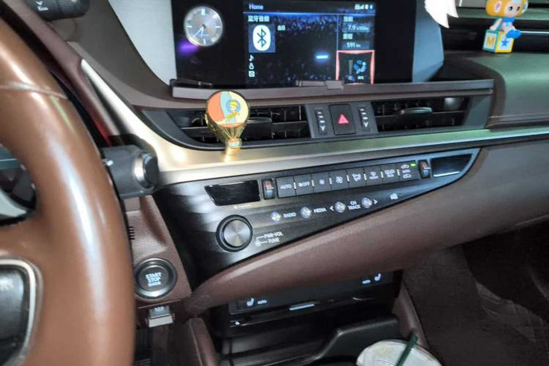 Used Lexus ES 2020 200 Excellence Edition Audio And AC Panel