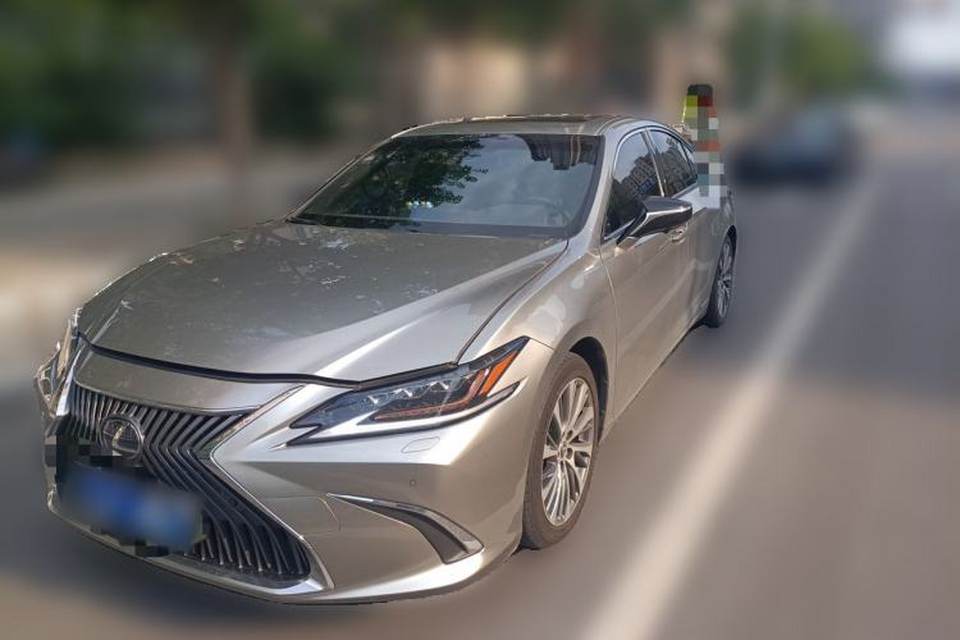 Lexus ES 2020