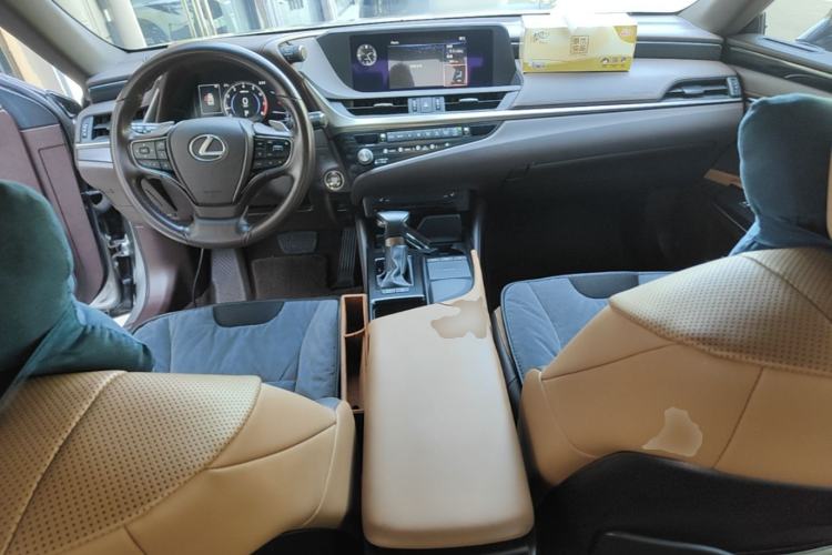 Used Lexus ES 2020 200 Excellence Edition Center Console