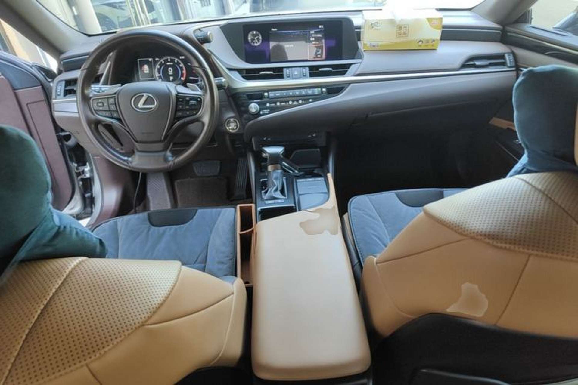 Used Lexus ES 2020 200 Excellence Edition Center Console