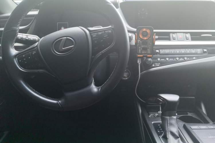 Used Lexus ES 2020 200 Excellence Edition Center Console