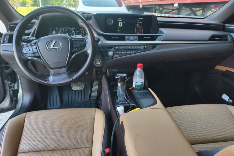 Used Lexus ES 2020 200 Excellence Edition Center Console