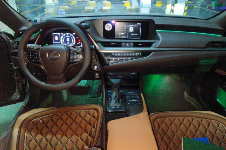 Used Lexus ES 2020 260 Excellence Edition Center Console