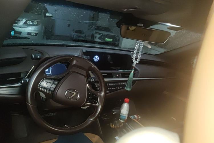 Used Lexus ES 2020 200 Excellence Edition Center Console