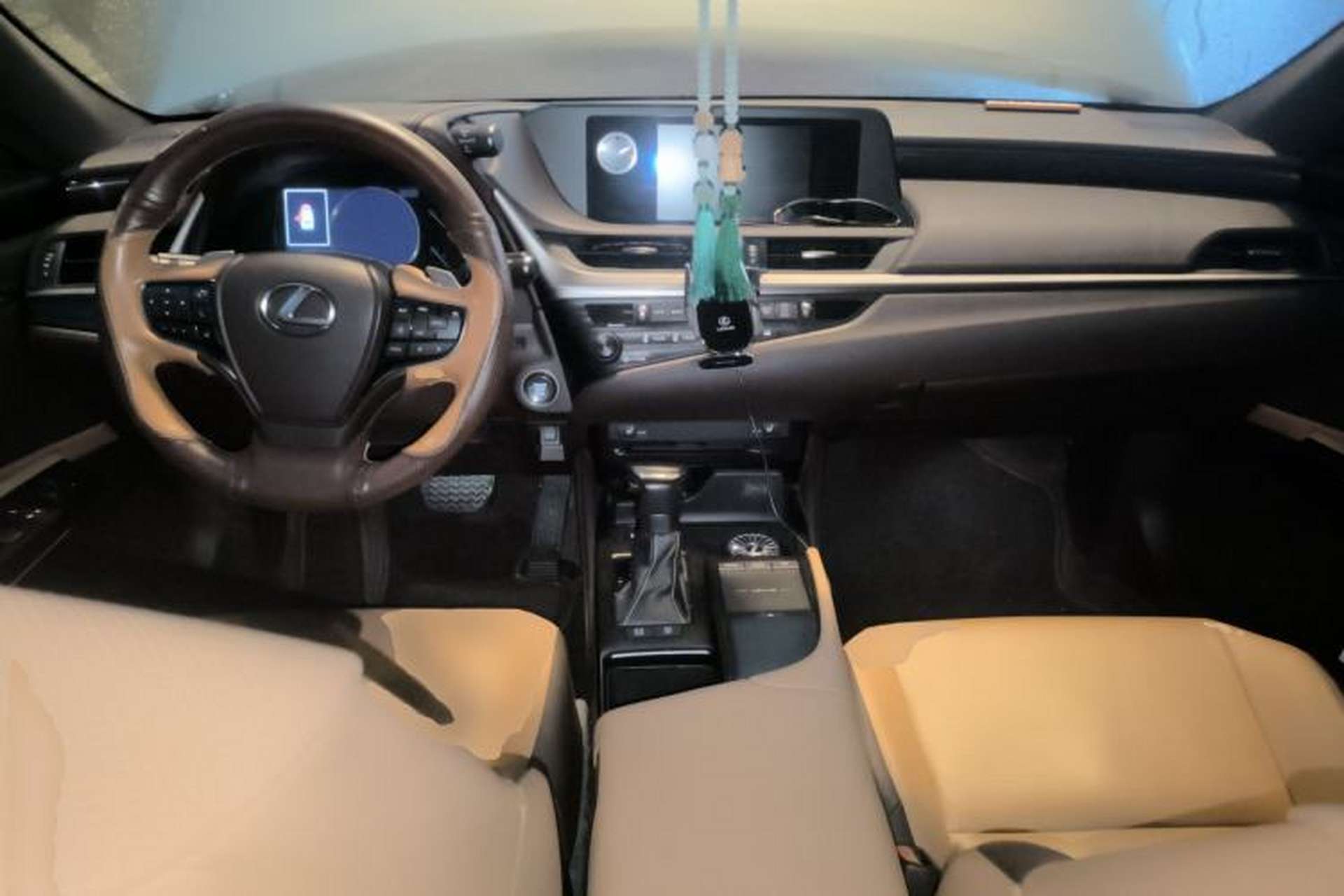 Used Lexus ES 2020 200 Excellence Edition Center Console