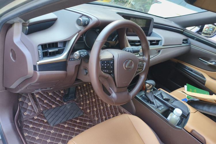 Used Lexus ES 2020 200 Excellence Edition Center Console