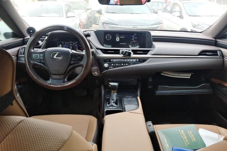 Used Lexus ES 2020 200 Excellence Edition Center Console