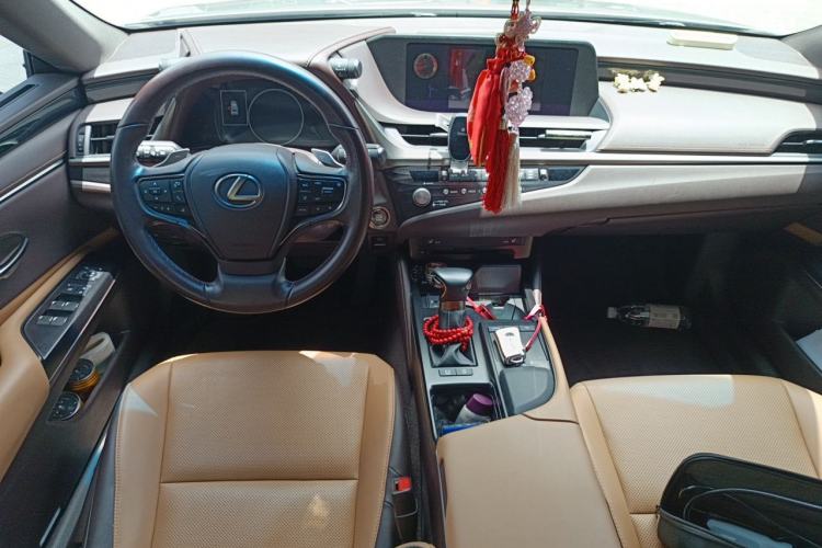 Used Lexus ES 2020 200 Excellence Edition Center Console