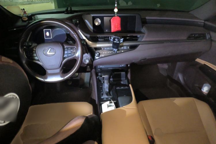 Used Lexus ES 2020 200 Excellence Edition Center Console