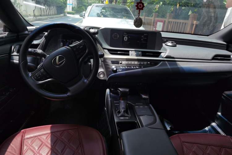 Used Lexus ES 2020 200 Excellence Edition Center Console