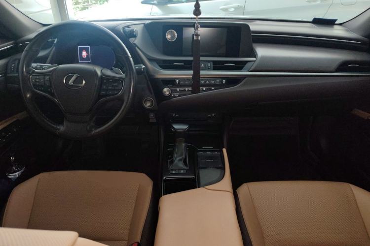 Used Lexus ES 2020 200 Excellence Edition Center Console