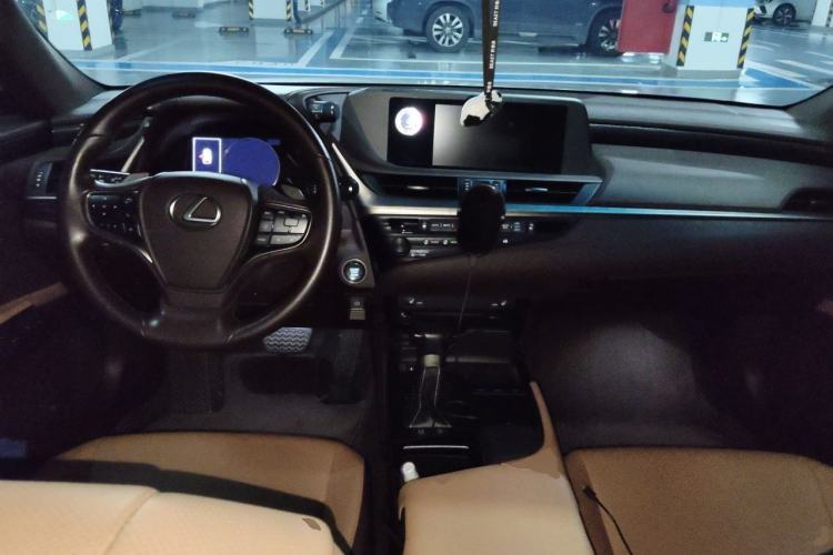 Used Lexus ES 2020 200 Excellence Edition Center Console