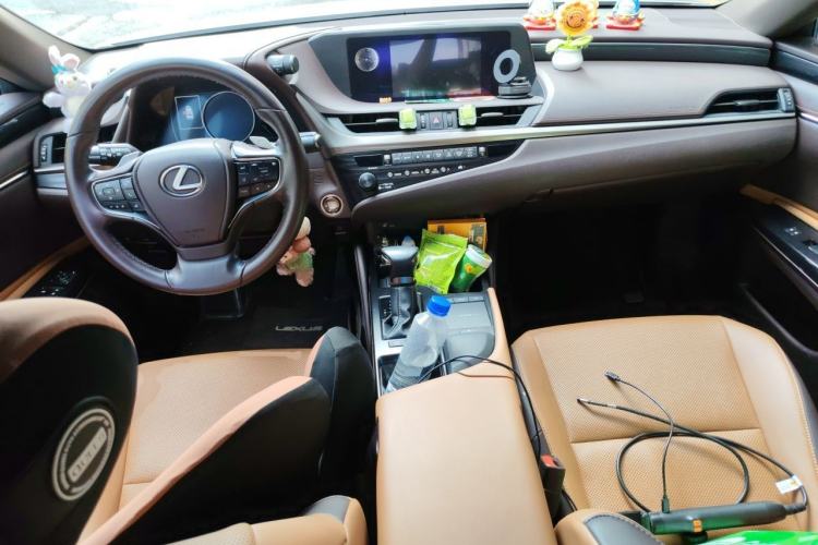 Used Lexus ES 2020 200 Excellence Edition Center Console