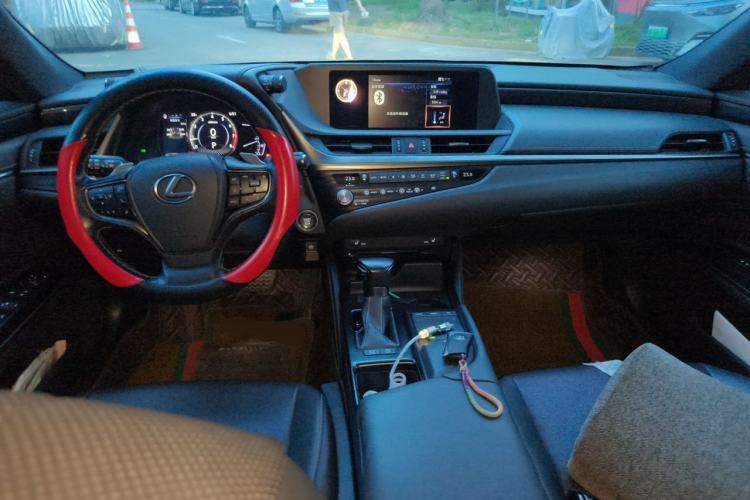 Used Lexus ES 2020 200 Excellence Edition Center Console