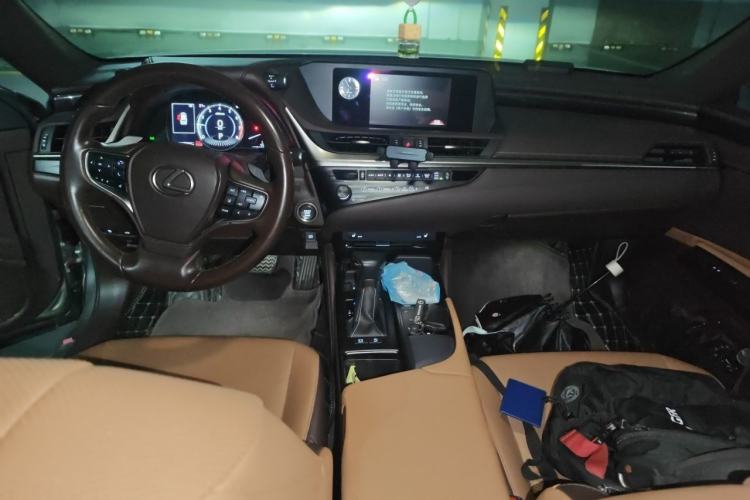 Used Lexus ES 2020 200 Excellence Edition Center Console