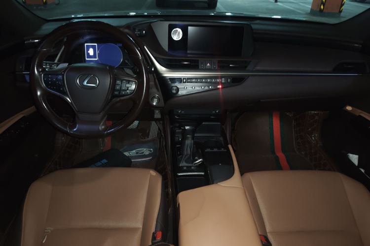 Used Lexus ES 2020 200 Excellence Edition Center Console