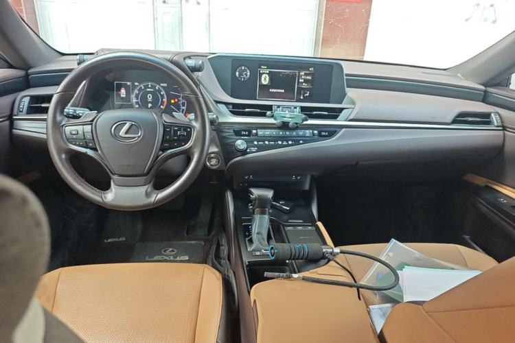 Used Lexus ES 2020 200 Excellence Edition Center Console