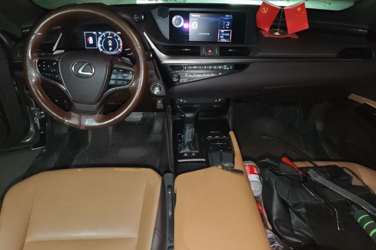 Used Lexus ES 2020 200 Excellence Edition Center Console