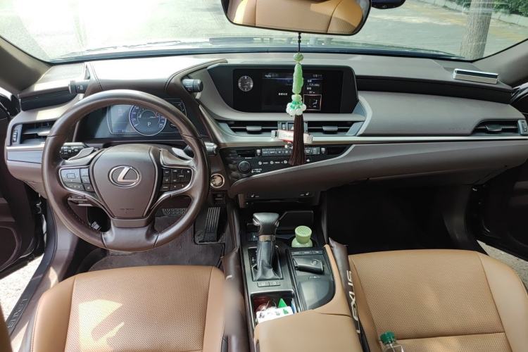 Used Lexus ES 2020 200 Excellence Edition Center Console
