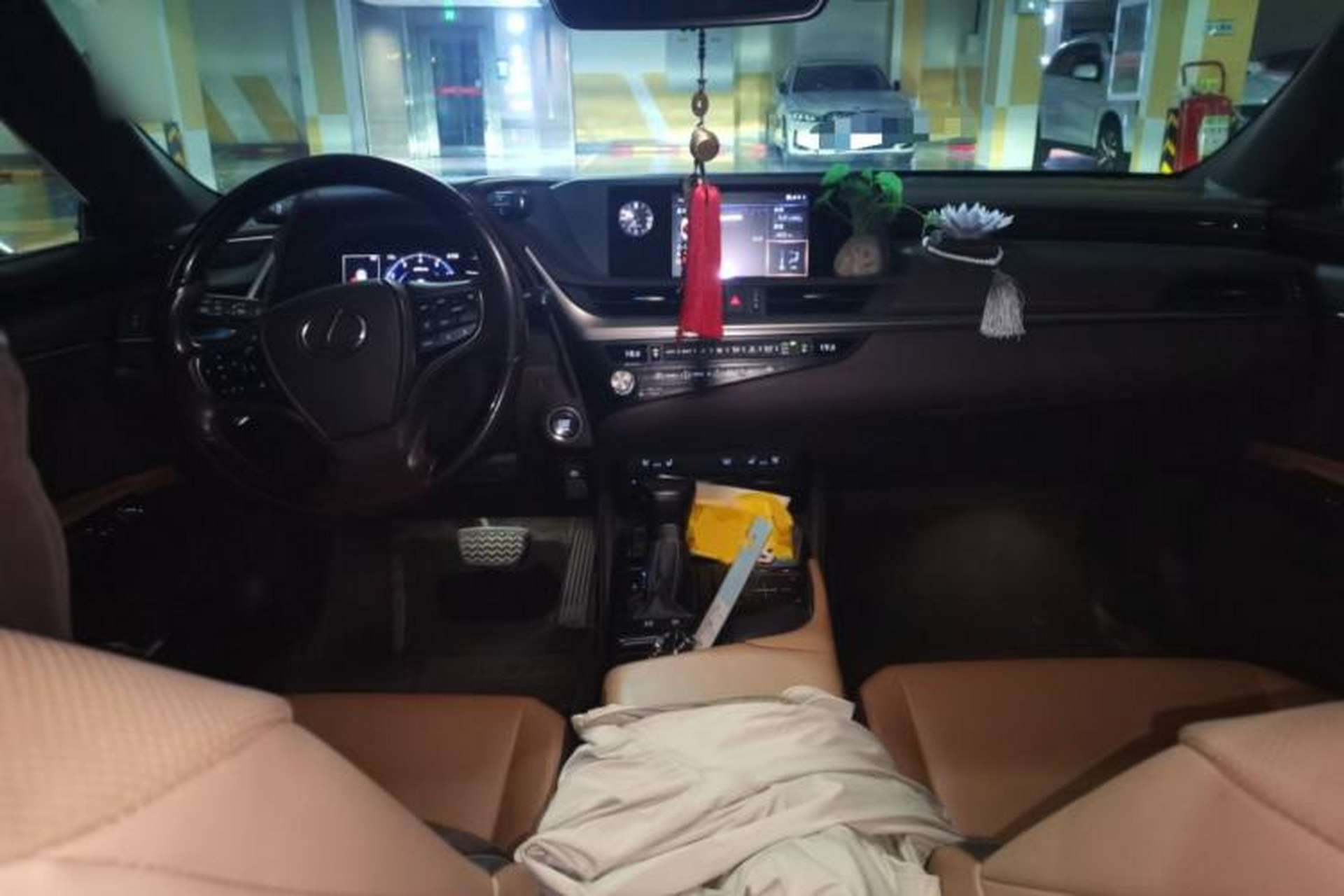 Used Lexus ES 2020 200 Luxury Edition Center Console