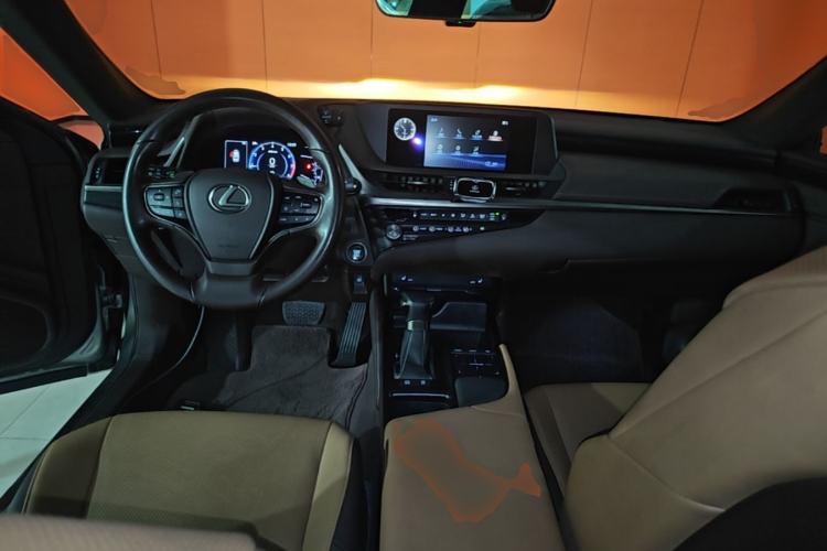 Used Lexus ES 2020 200 Excellence Edition Center Console