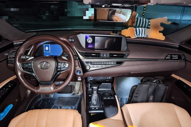 Used Lexus ES 2020 300h Premier Edition Center Console