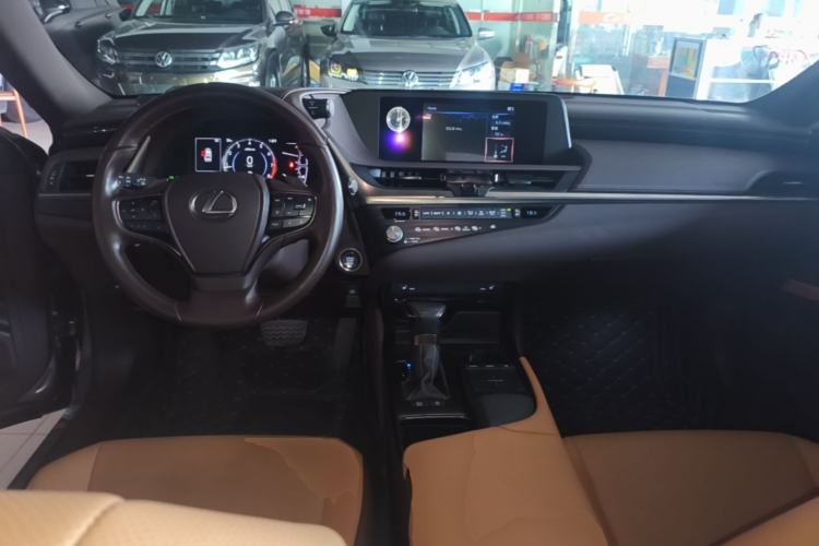 Used Lexus ES 2020 200 Excellence Edition Center Console