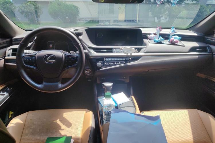 Used Lexus ES 2020 200 Excellence Edition Center Console