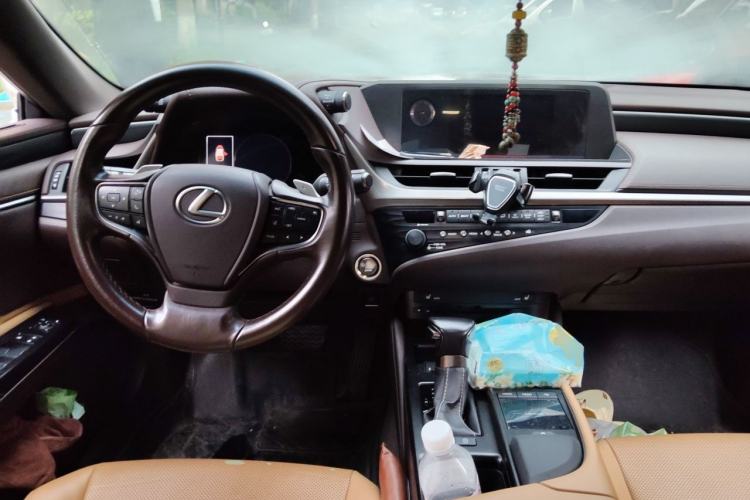 Used Lexus ES 2020 200 Excellence Edition Center Console