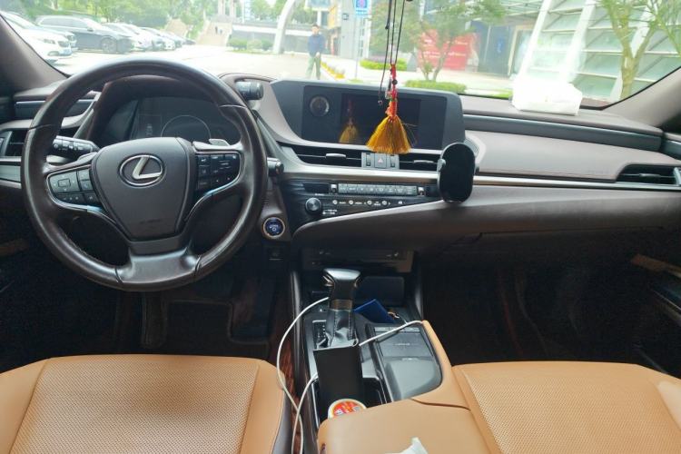 Used Lexus ES  Center Console