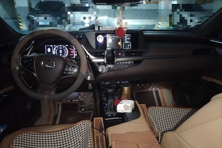 Used Lexus ES 2020 200 Luxury Edition Center Console