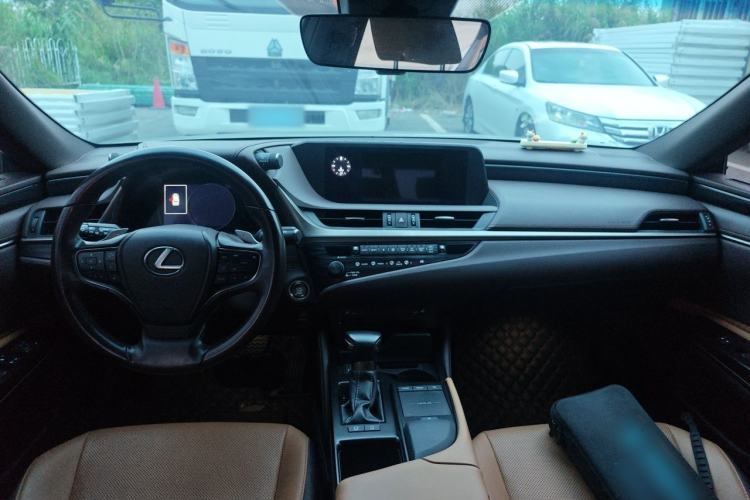 Used Lexus ES 2020 200 Excellence Edition Center Console